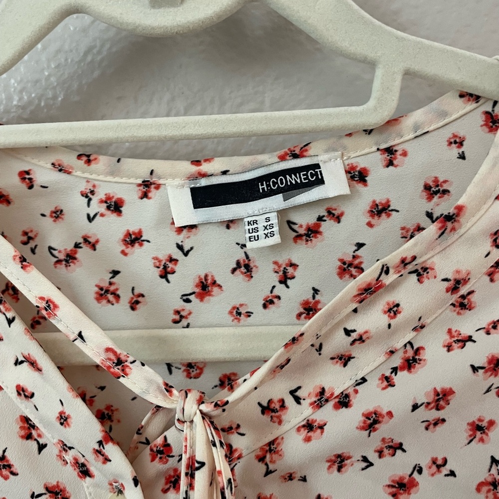 Korea brand H Connect floral blouse